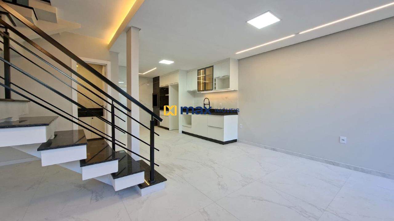 Casa para aluguel no São João: Sala de estar/jantar e cozinha