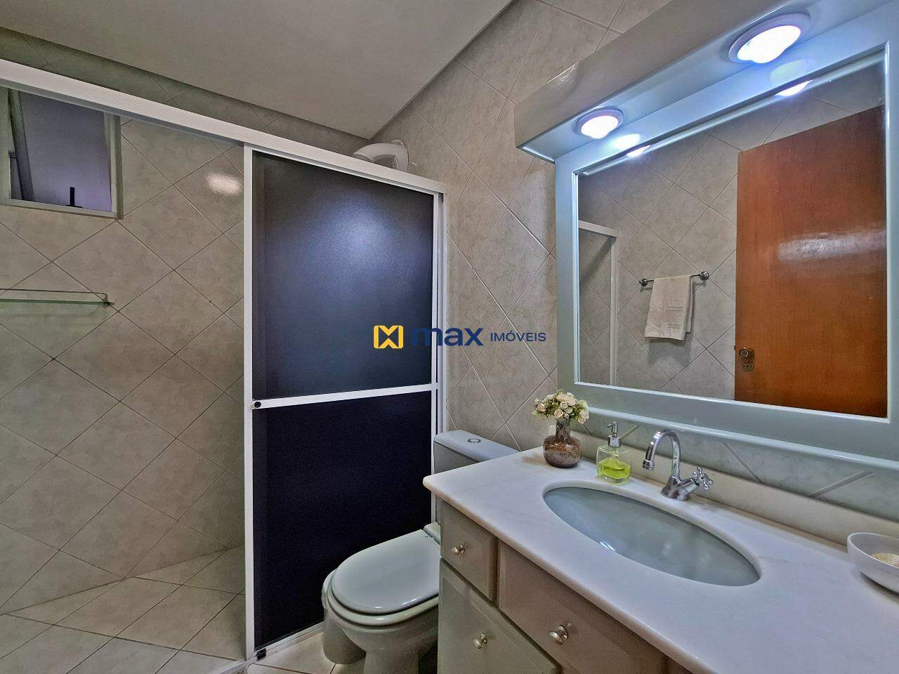 Apartamento à venda no Centro: banheiro social 1