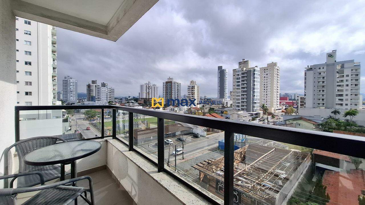 Apartamento para aluguel no Vila Operária: Sacada com churrasqueira