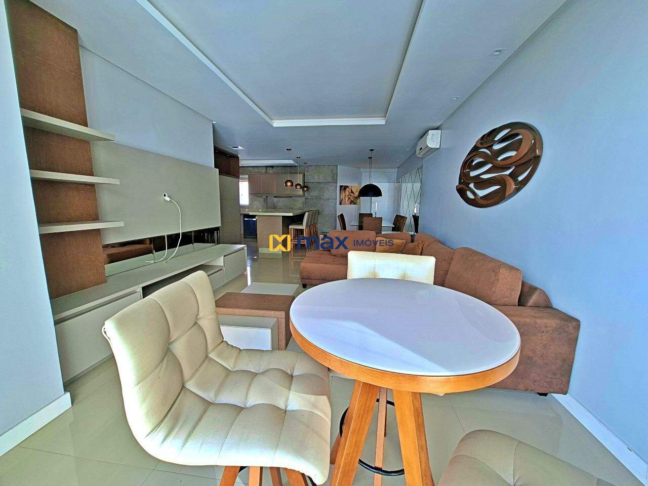 Apartamento à venda no Pioneiros: living