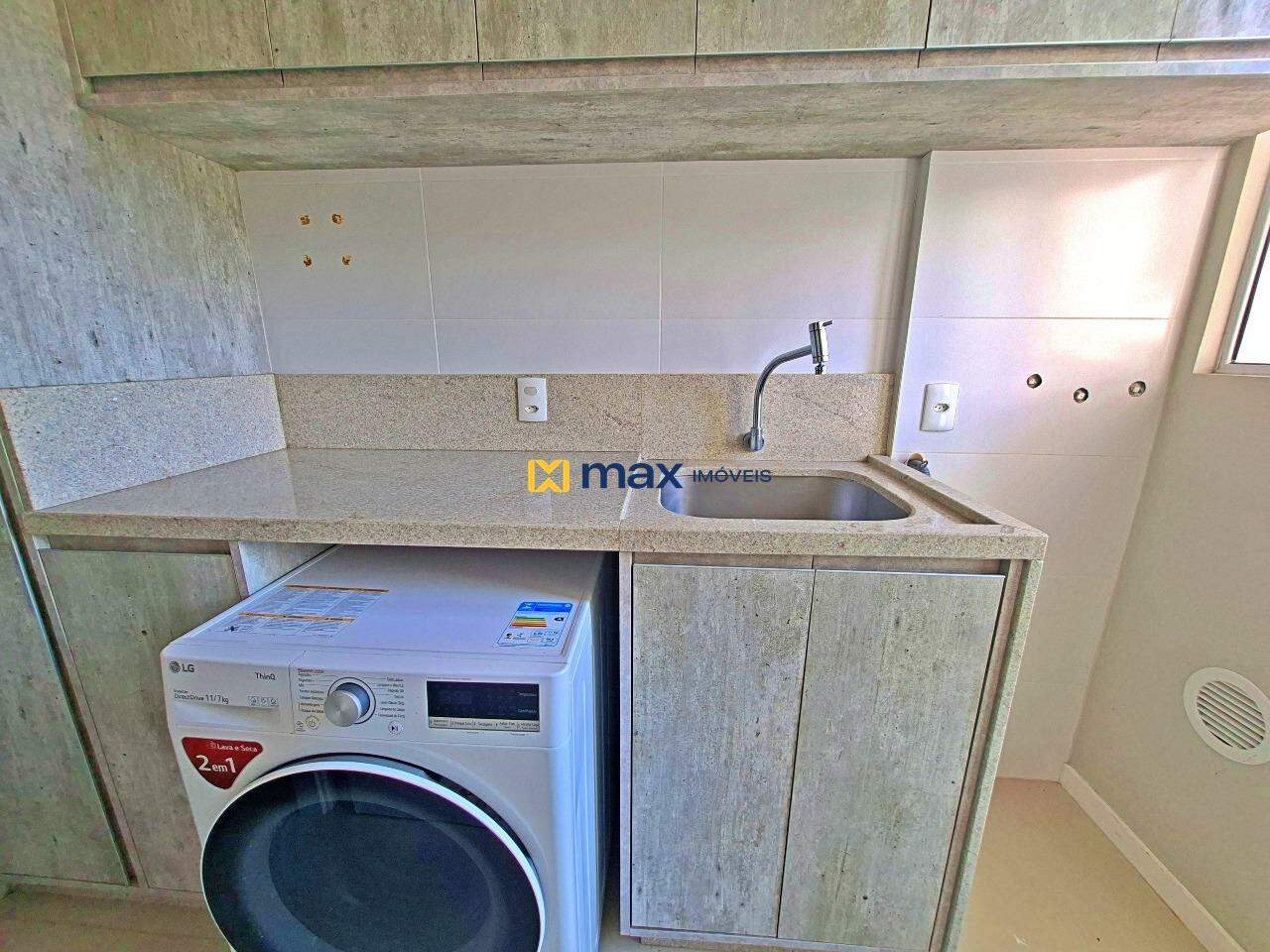 Apartamento à venda no Pioneiros: área serviço