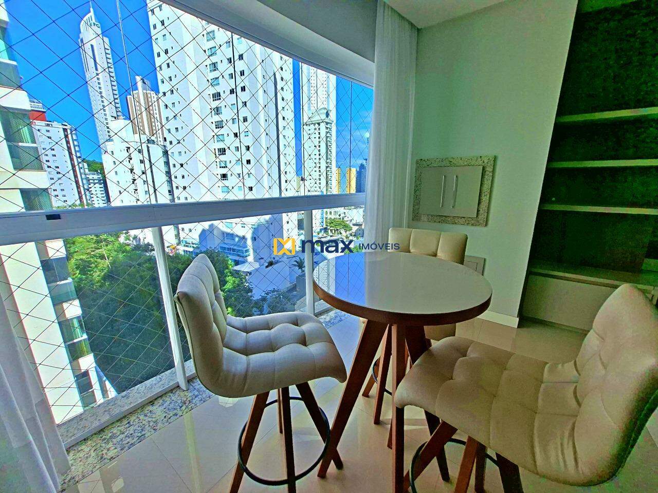 Apartamento à venda no Pioneiros: sacada integrada