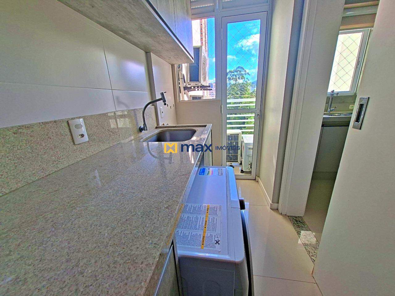 Apartamento à venda no Pioneiros: area serviço