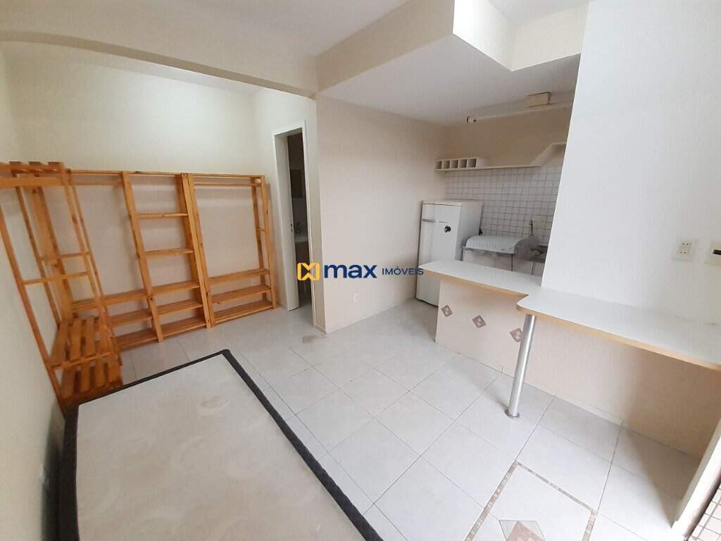 Apartamento para aluguel no Ressacada: Sala/ Quarto