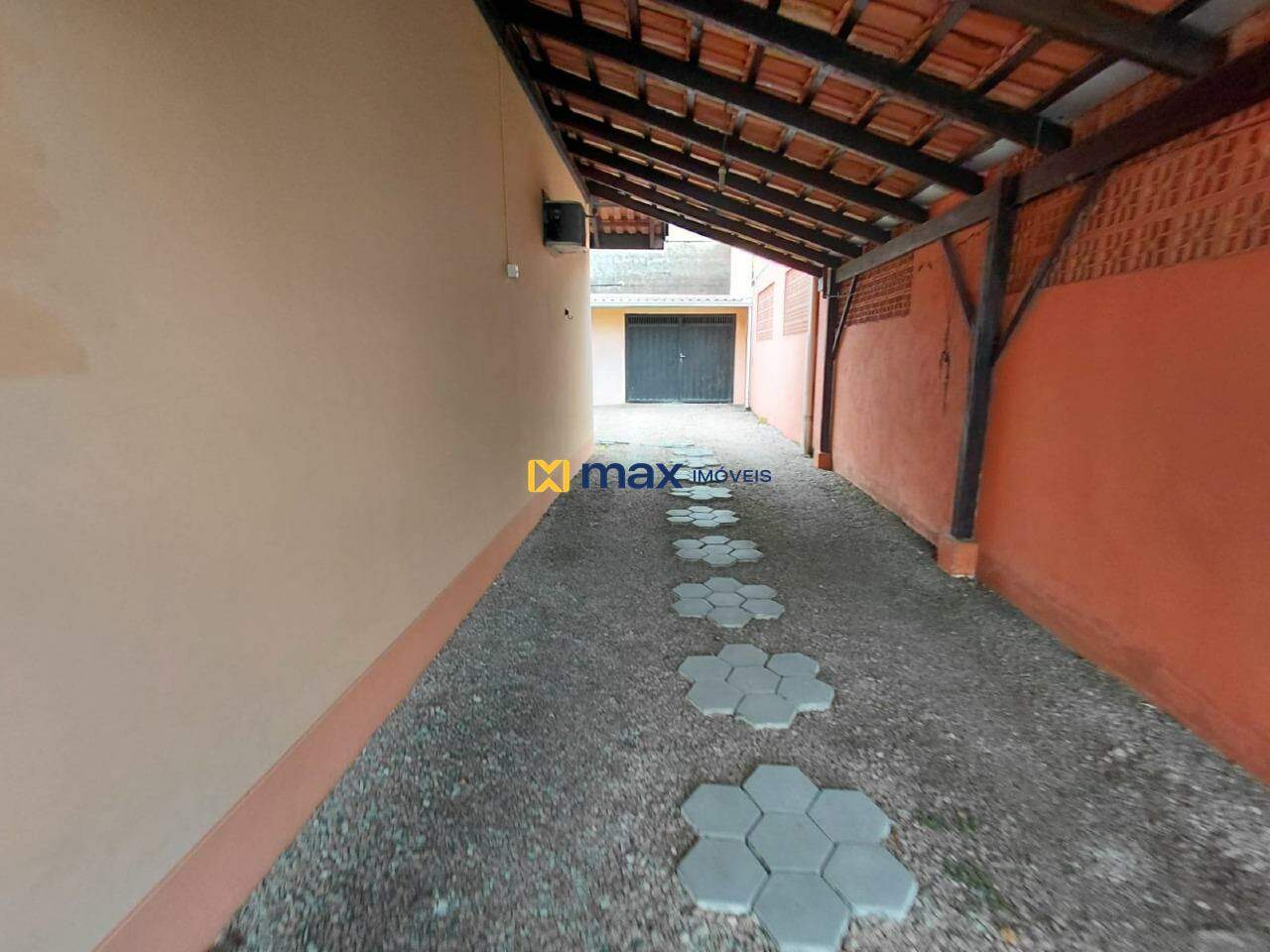Casa para aluguel no Meia Praia: 
