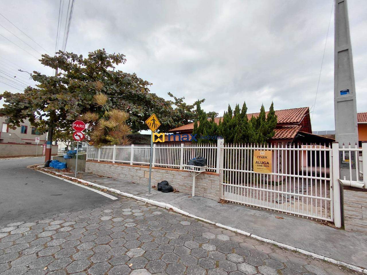 Casa para aluguel no Meia Praia: 
