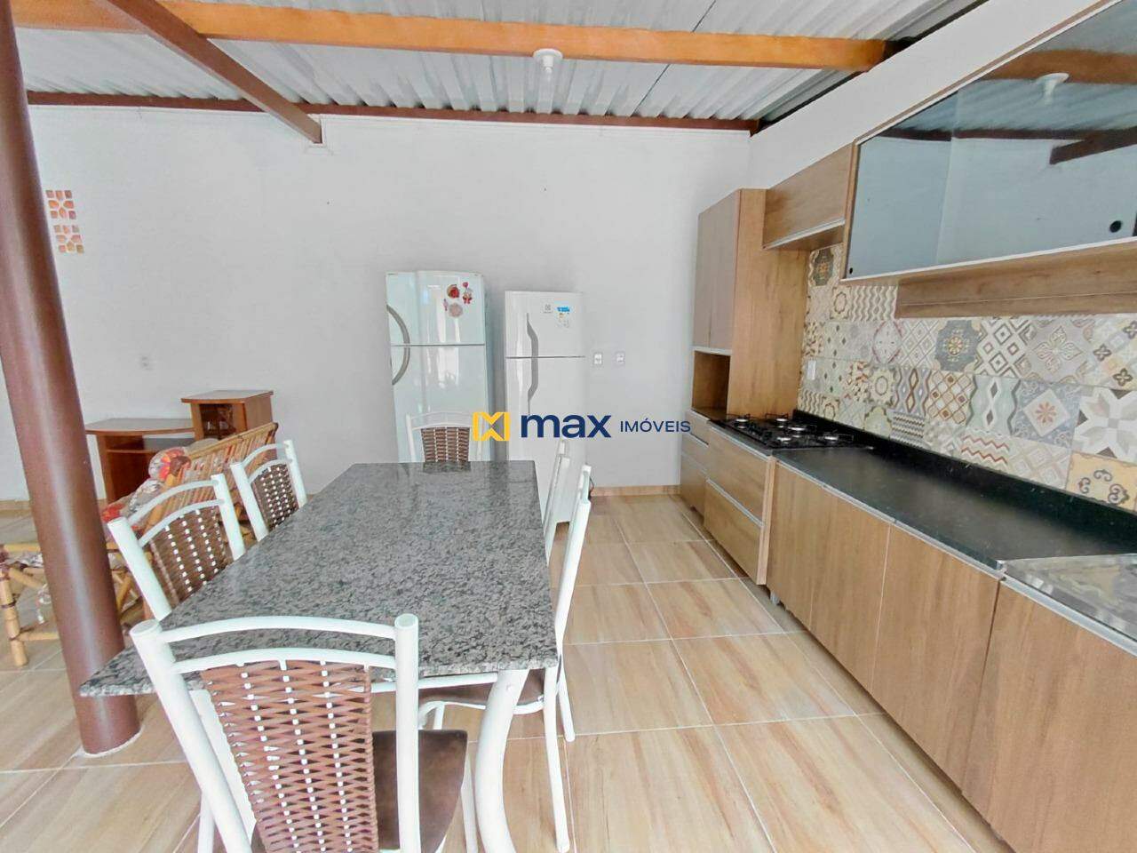 Casa para aluguel no Meia Praia: 