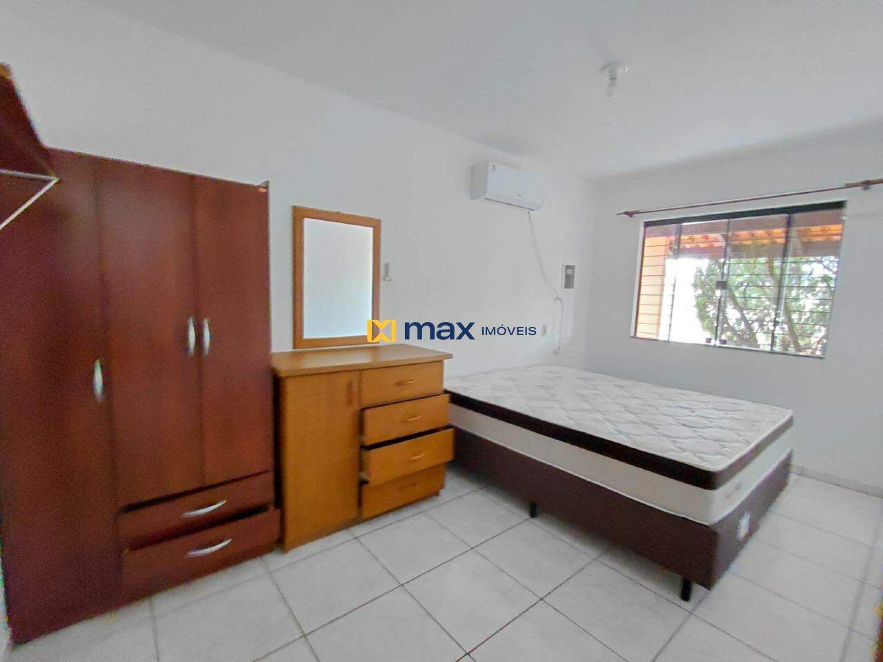 Casa para aluguel no Meia Praia: 