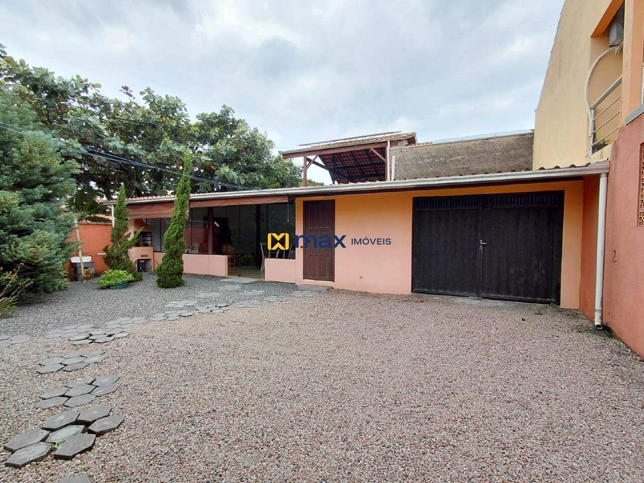 Casa para aluguel no Meia Praia: 