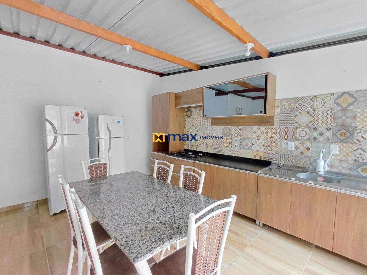 Casa para aluguel no Meia Praia: 