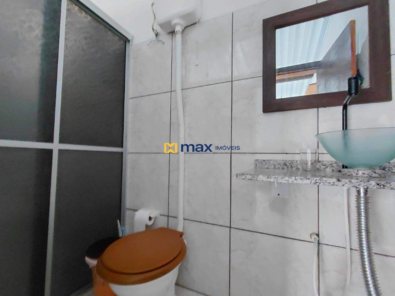 Casa para aluguel no Meia Praia: 