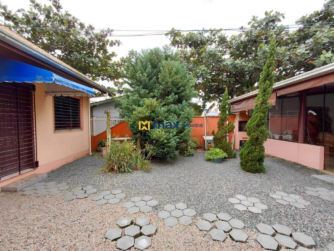 Casa para aluguel no Meia Praia: 