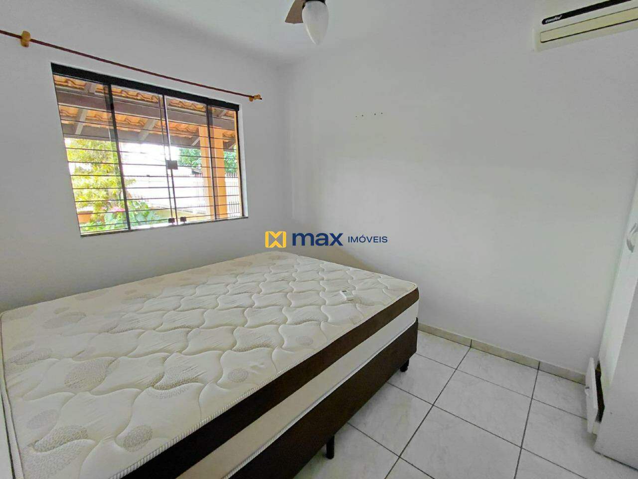 Casa para aluguel no Meia Praia: 