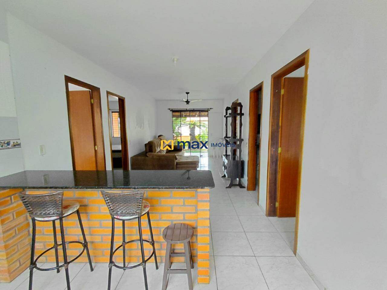 Casa para aluguel no Meia Praia: 