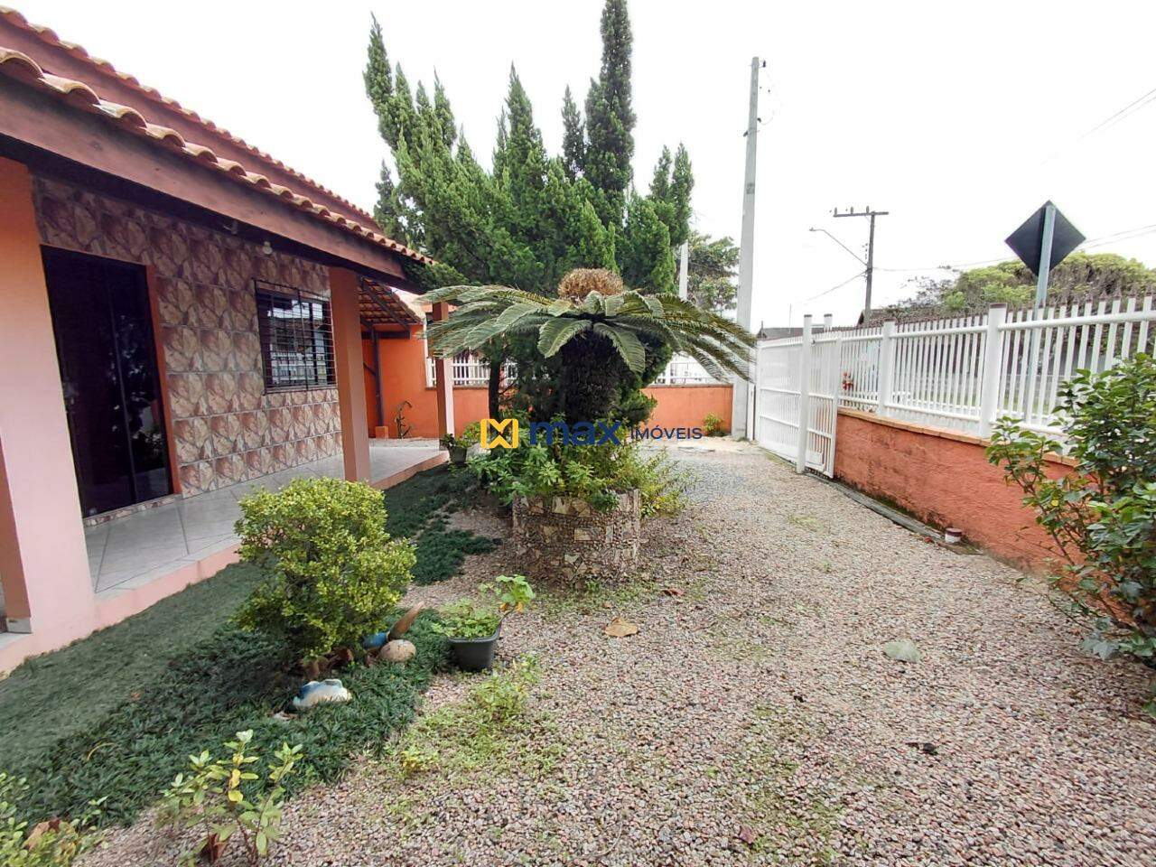 Casa para aluguel no Meia Praia: 