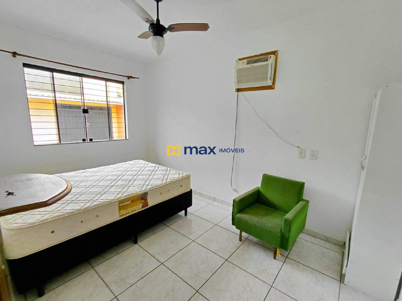 Casa para aluguel no Meia Praia: 