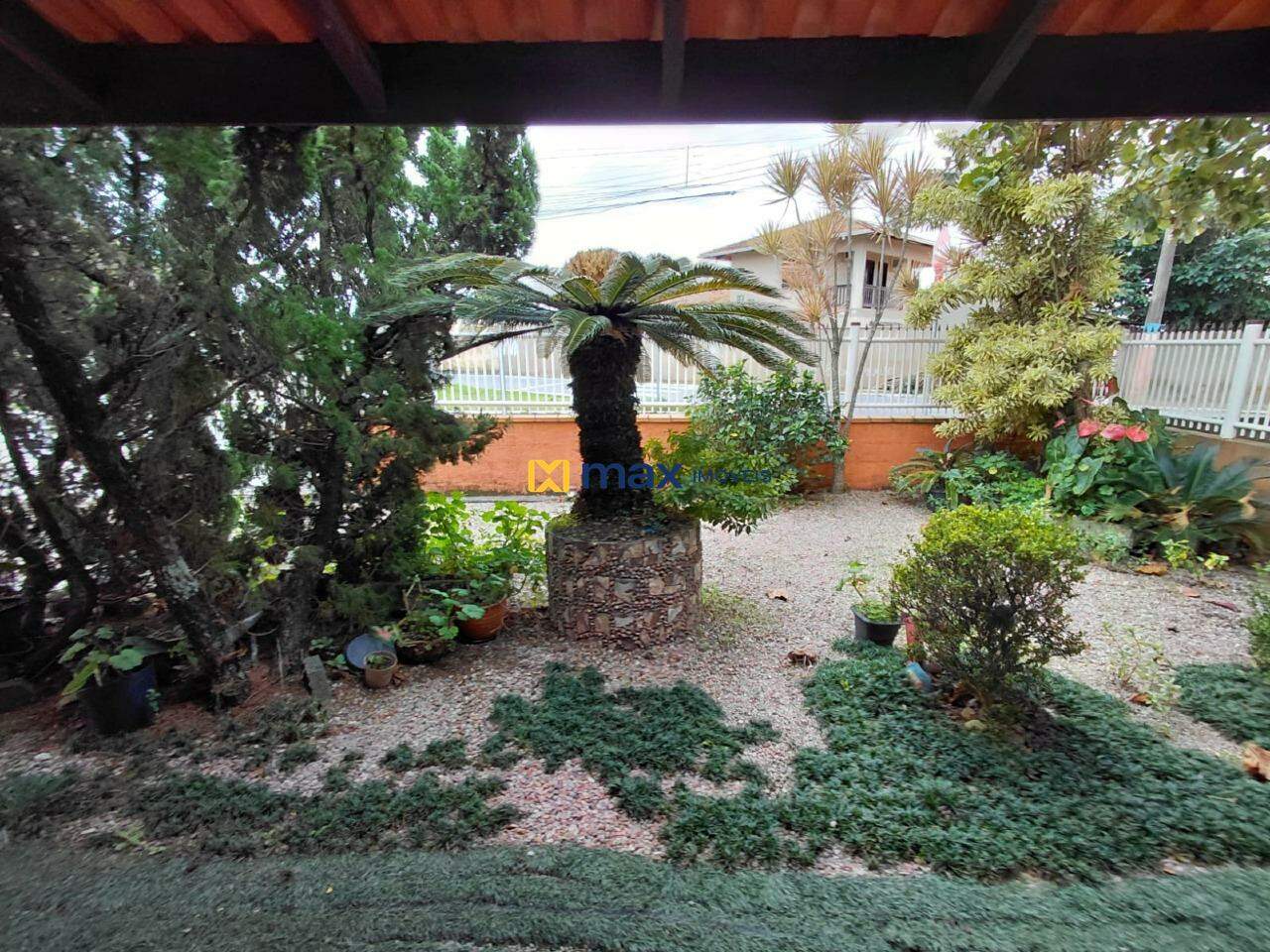 Casa para aluguel no Meia Praia: 