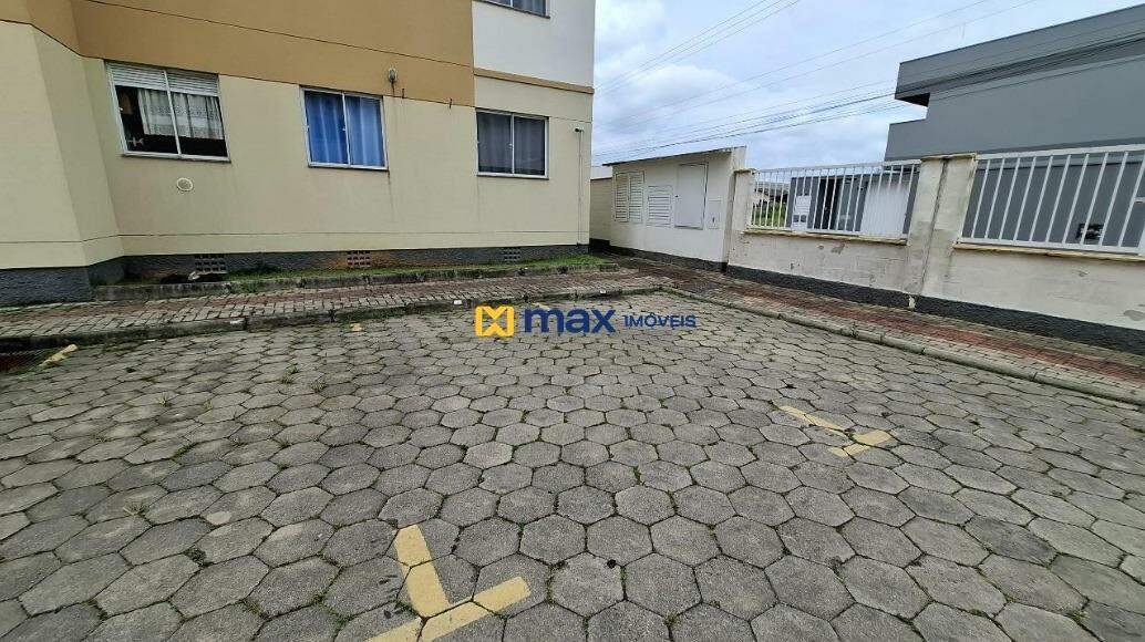 Apartamento para aluguel no Itaipava: Garagem