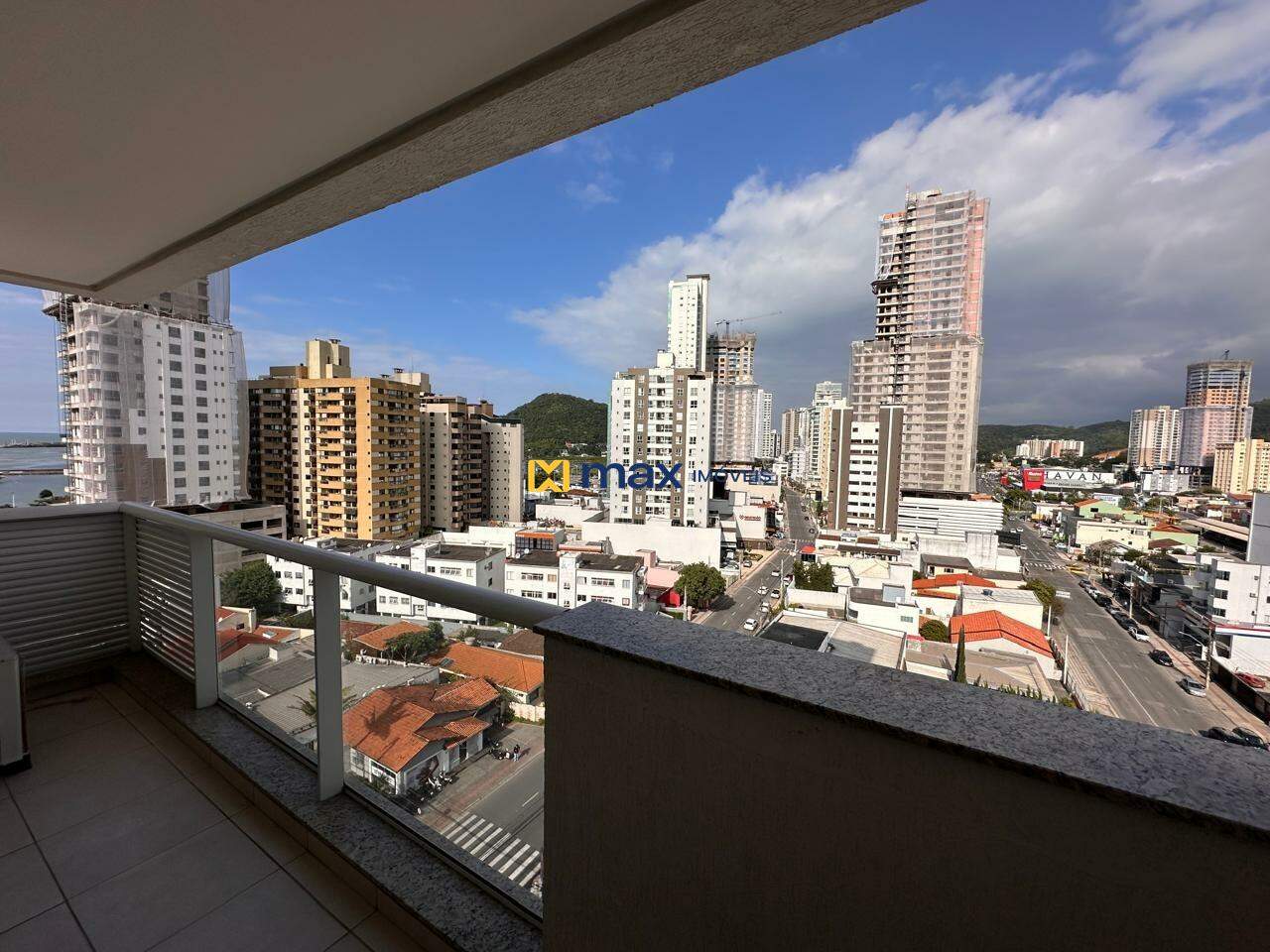 Apartamento à venda no Fazenda: Sacada com churrasqueira