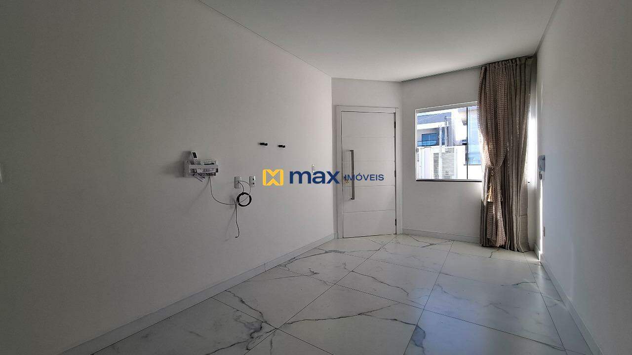 Casa à venda no Cordeiros: Sala de estar