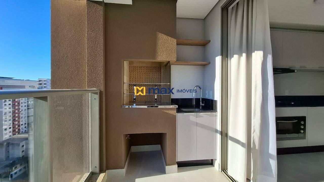 Apartamento para aluguel no Centro: Sacada com churrasqueira
