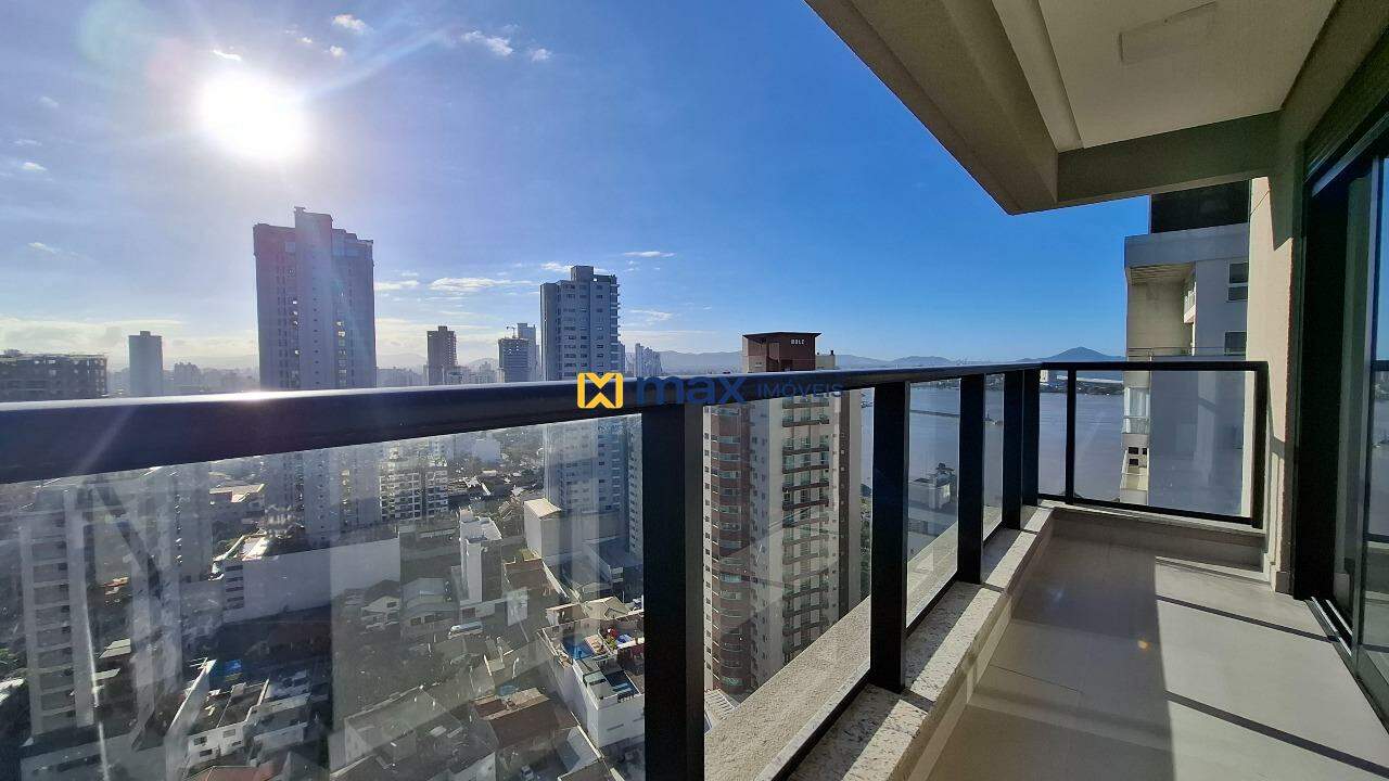 Apartamento à venda no Fazenda: Sacada com churrasqueira