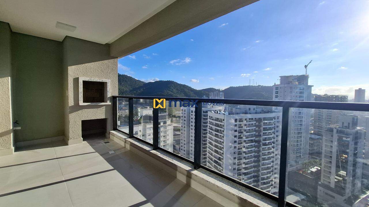 Apartamento à venda no Fazenda: Sacada com churrasqueira