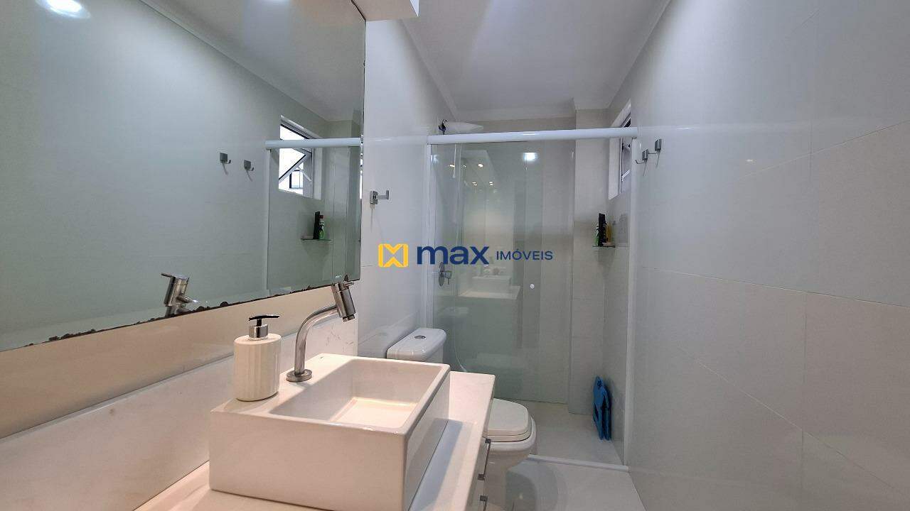 Apartamento à venda no Praia Brava: Banheiro social
