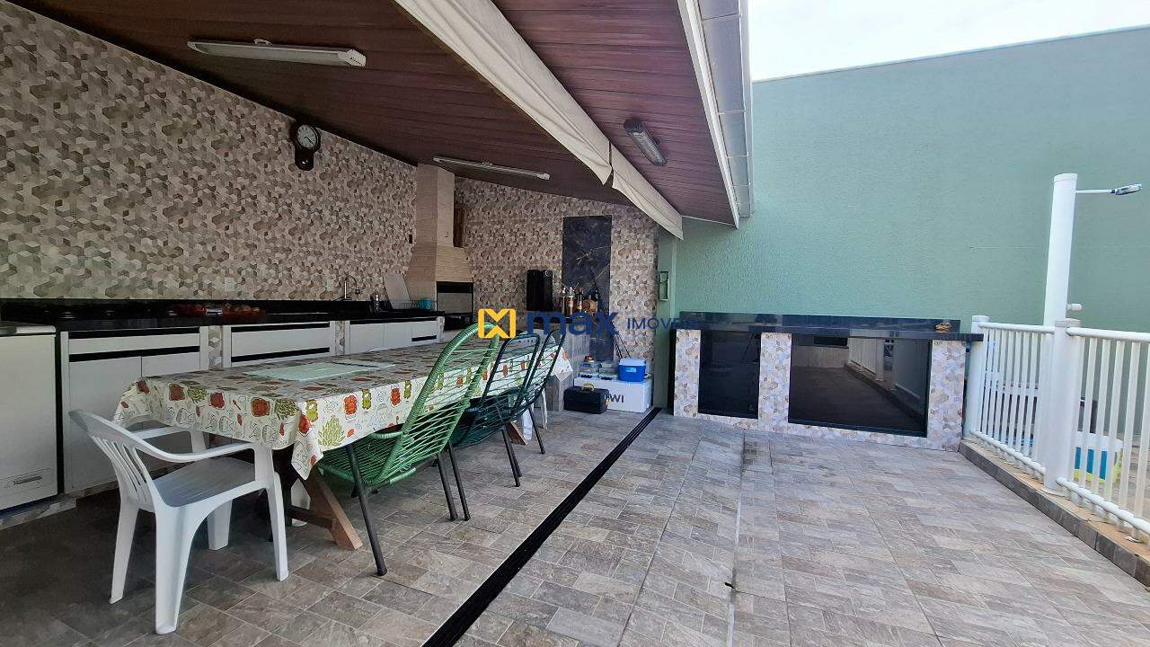 Casa à venda no Fazenda: Espaço com churrasqueira