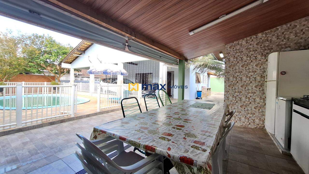 Casa à venda no Fazenda: Espaço com churrasqueira