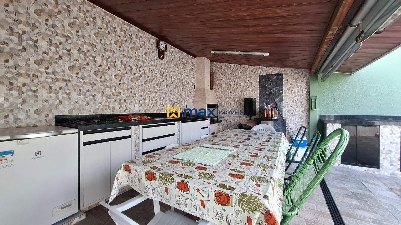 Casa à venda no Fazenda: Espaço com churrasqueira