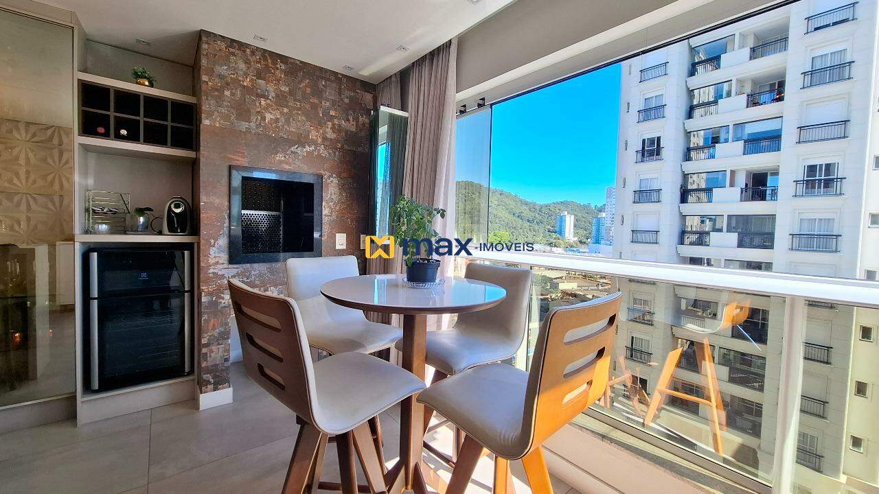 Apartamento à venda no Fazenda: Sacada com churrasqueira