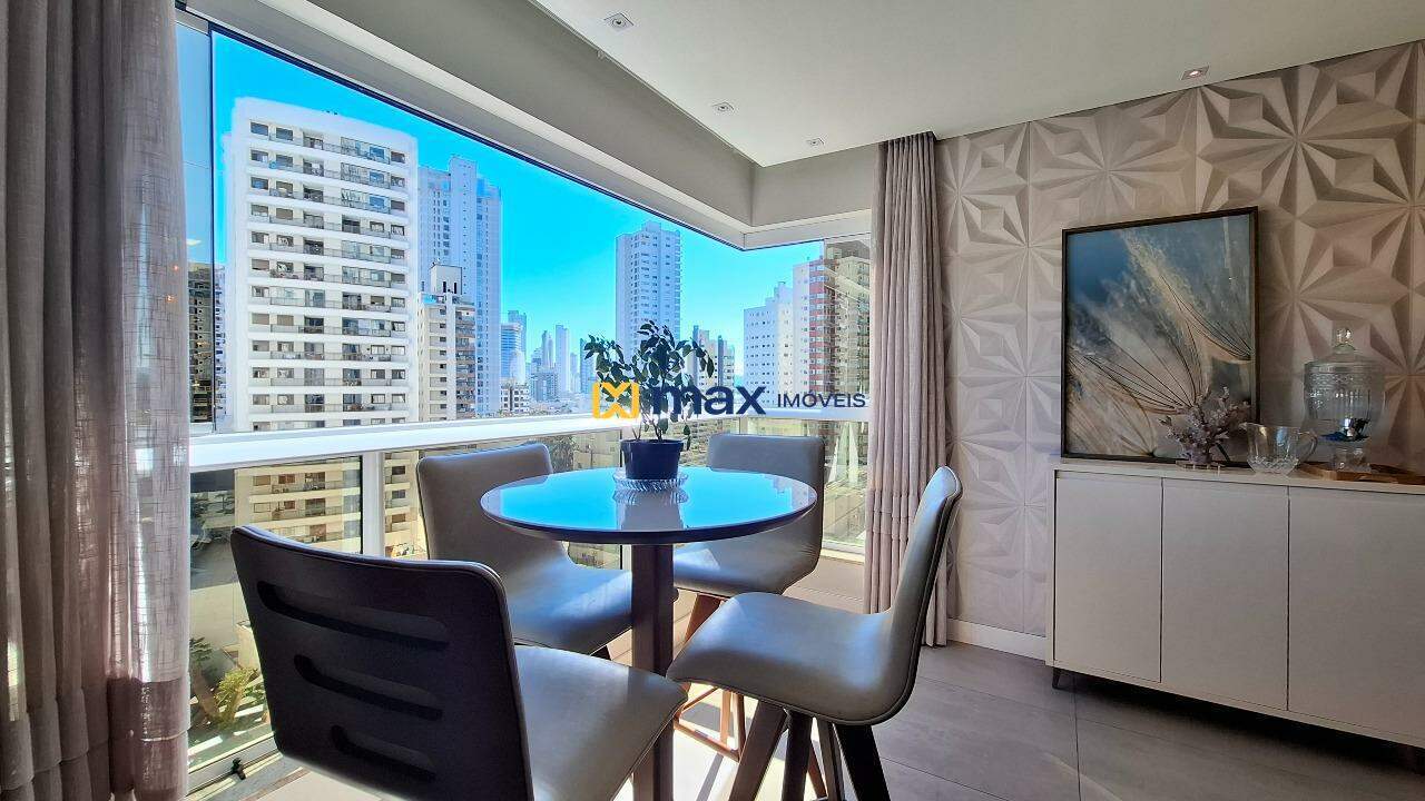 Apartamento à venda no Fazenda: Sacada com churrasqueira