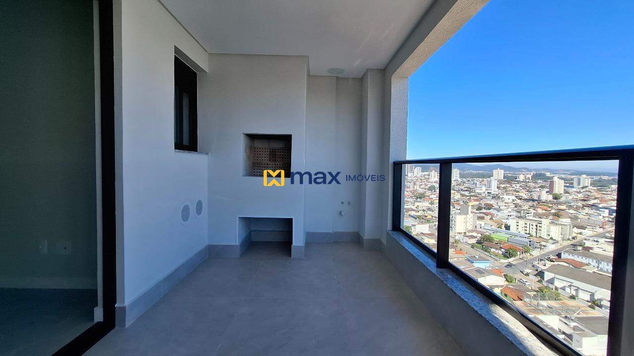 Apartamento à venda no Vila Operária: Sacada com churrasqueira
