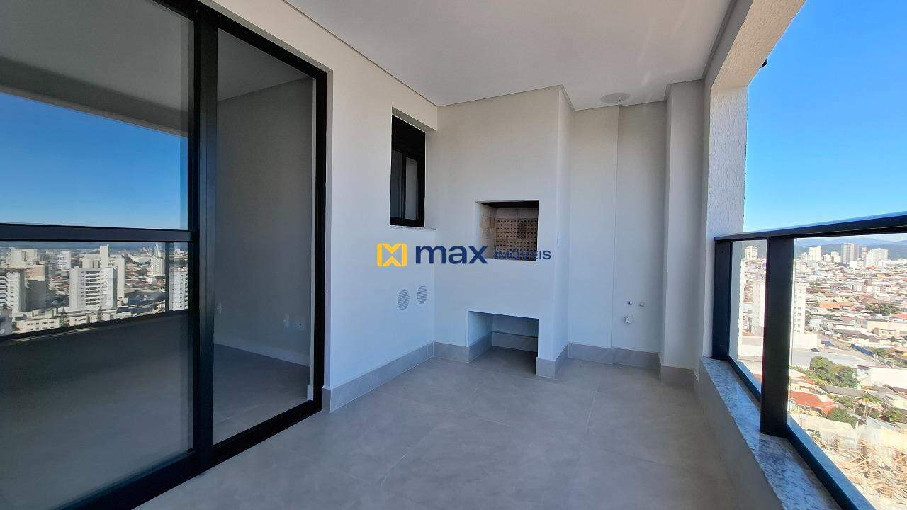 Apartamento à venda no Vila Operária: Sacada com churrasqueira