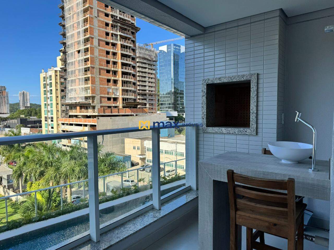 Apartamento para aluguel no Praia Brava de Itajaí: Sacada com churrasqueira