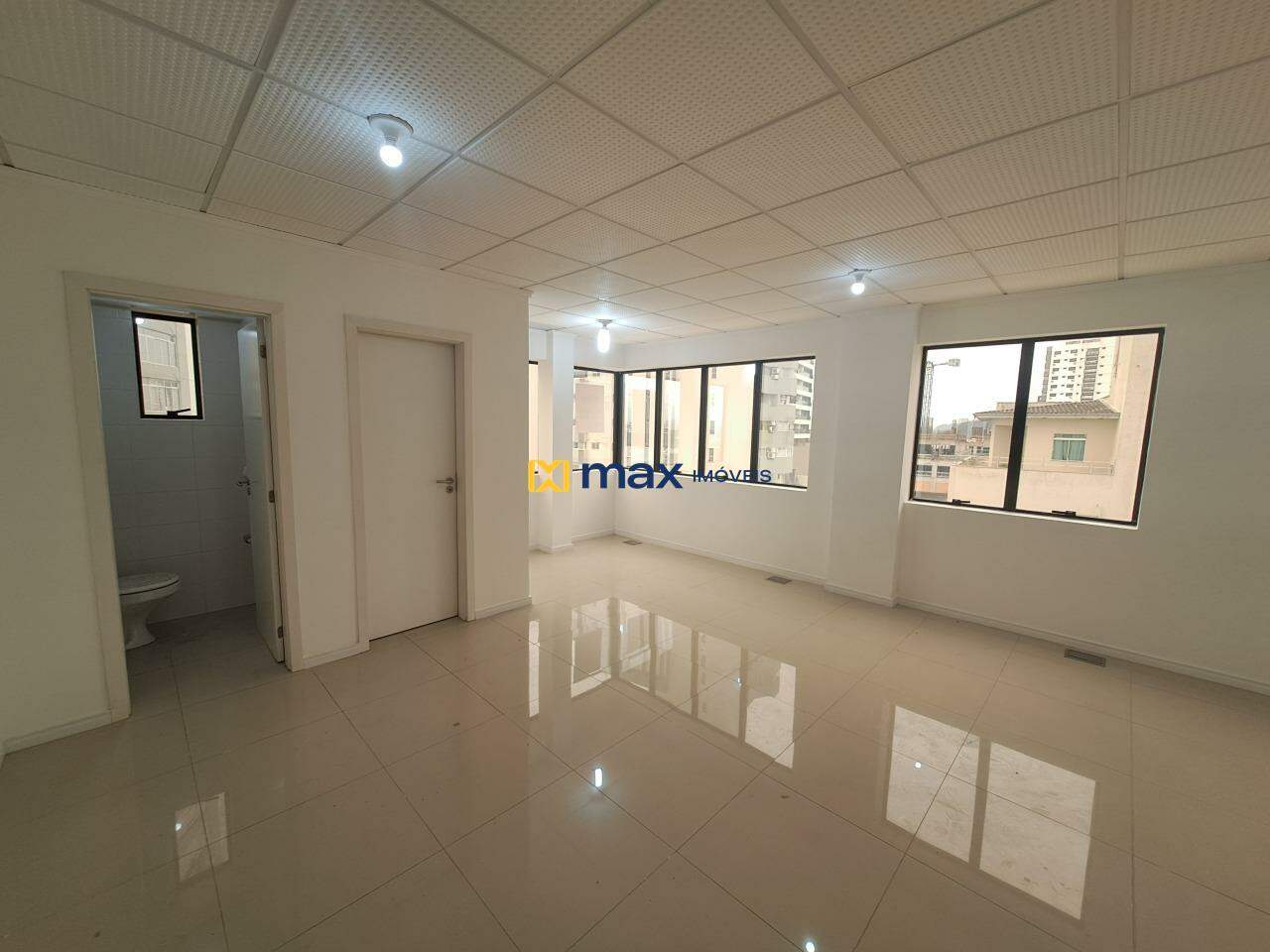 Sala à venda no Centro: Sala