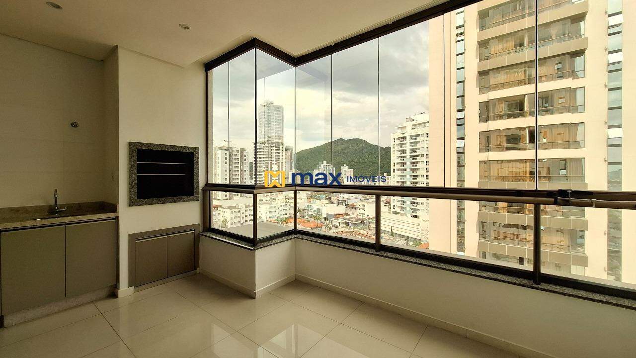 Apartamento à venda no Fazenda: Sacada com churrasqueira