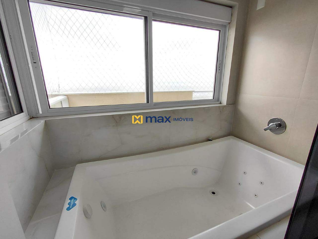 Apartamento para aluguel no São Pedro: Banheira