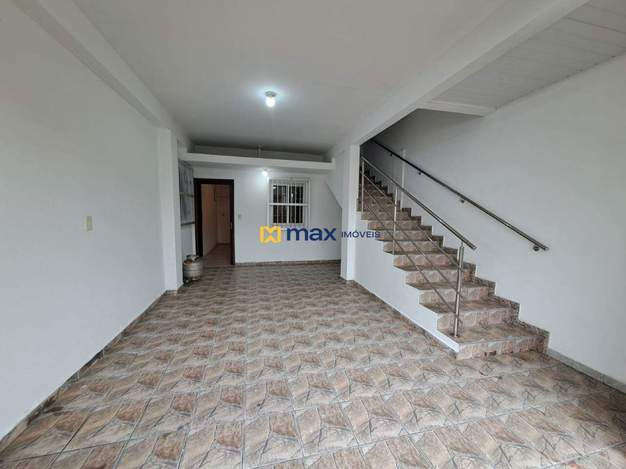 Casa para aluguel no Centro: Entrada lado aceso 2ª andar