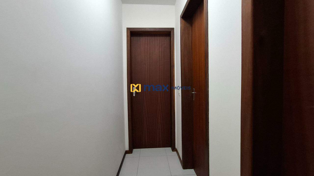 Apartamento à venda no Cordeiros: Corredor