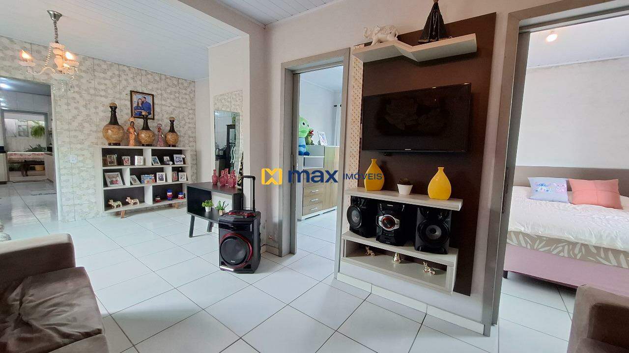 Casa à venda no Cordeiros: Sala de estar
