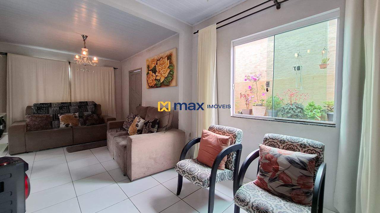 Casa à venda no Cordeiros: Sala de estar