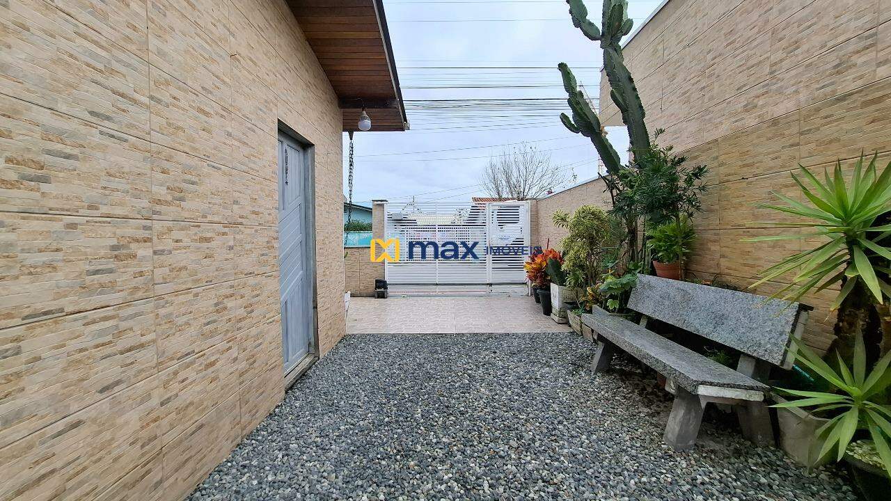 Casa à venda no Cordeiros: Área externa