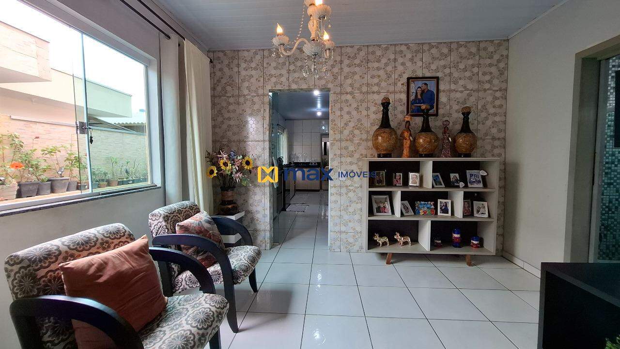 Casa à venda no Cordeiros: Sala de estar