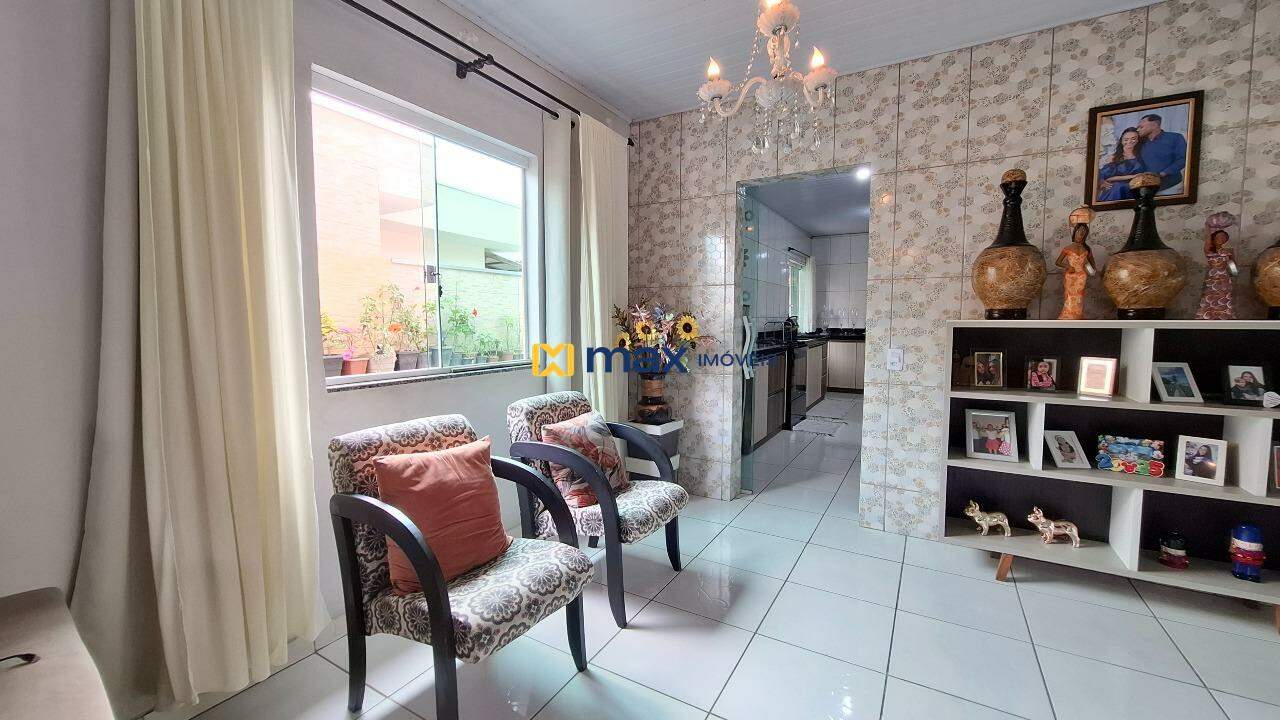 Casa à venda no Cordeiros: Sala de estar