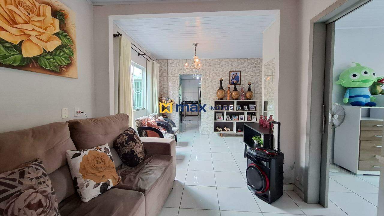 Casa à venda no Cordeiros: Sala de estar