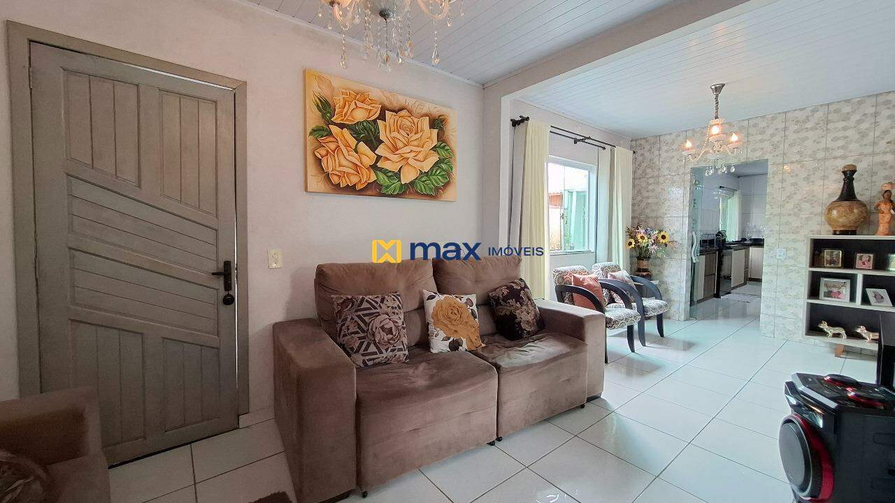 Casa à venda no Cordeiros: Sala de estar