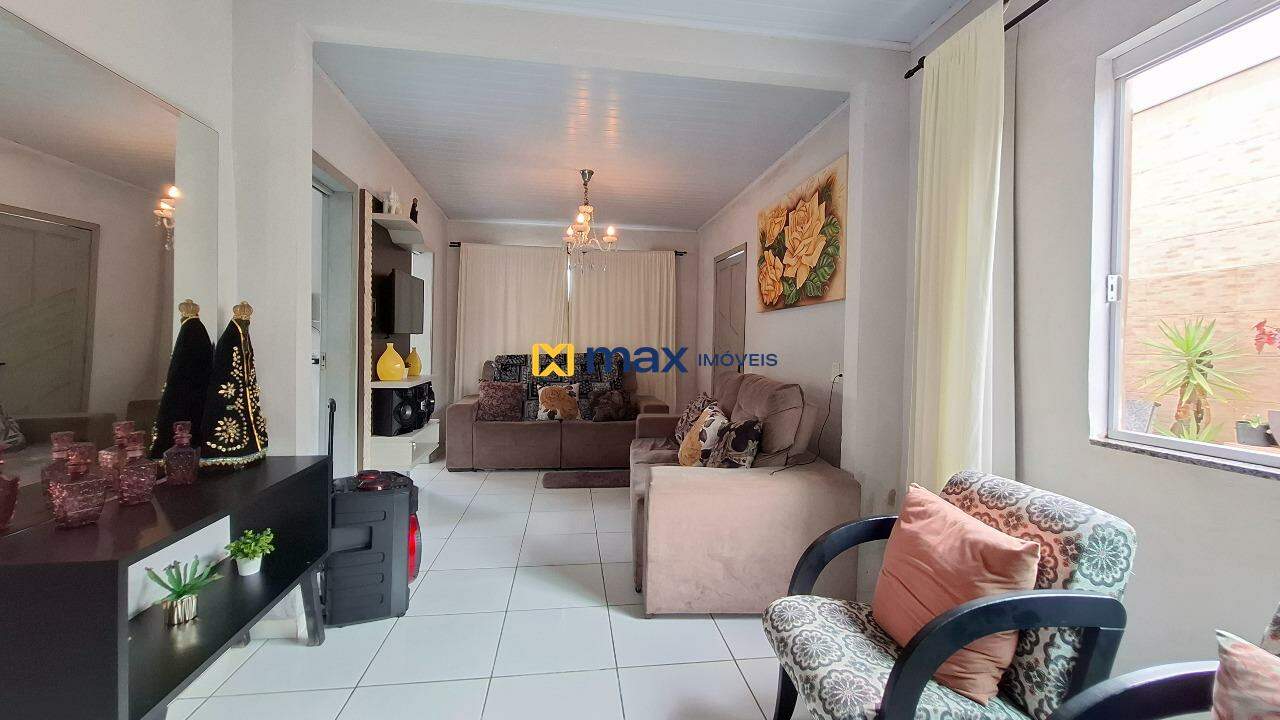 Casa à venda no Cordeiros: Sala de estar