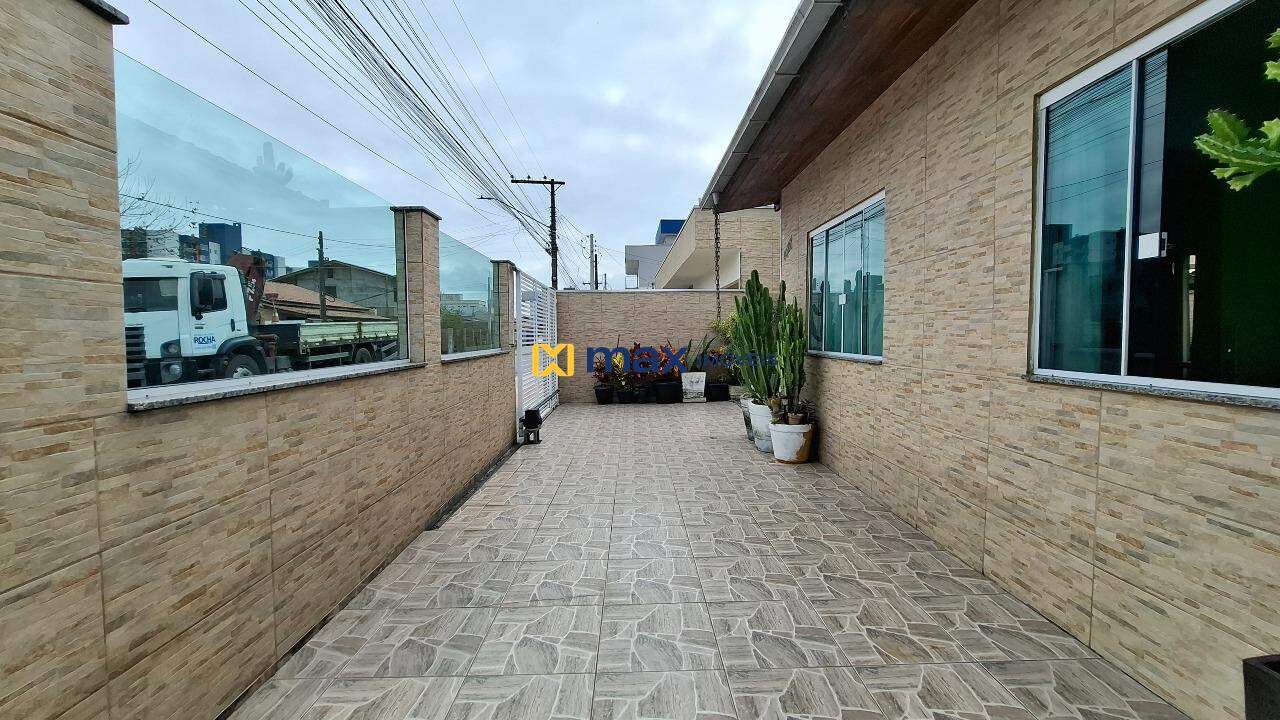 Casa à venda no Cordeiros: Área externa